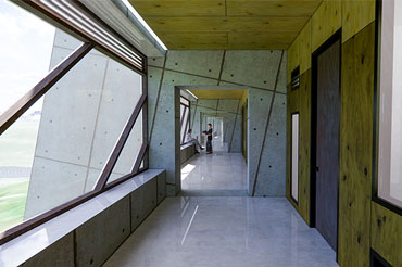 Architectural concept showing a modern concrete finish on the building’s interior and exterior.